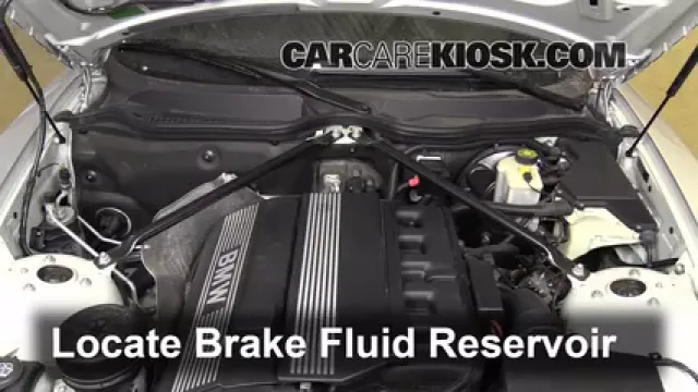 2004 BMW Z4 2.5i 2.5L 6 Cyl. Liquide de frein Ajouter du liquide